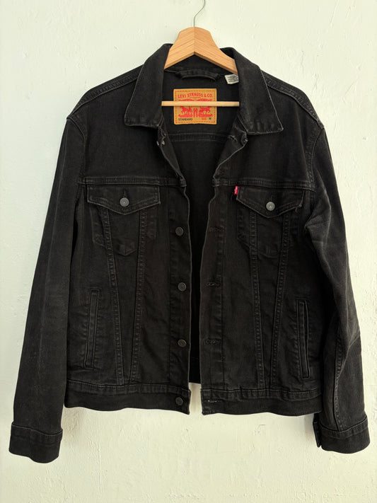 Levis black jacket (Size M)